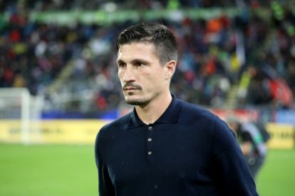 CAGLIARI, ITALY - OCTOBER 30: Fabio Pisacane coach of Cagliari looks on during the Serie A match between Cagliari Calcio and US Sassuolo Calcio at Stadio Sant'Elia on October 30, 2025 in Cagliari, Italy. (Photo by Enrico Locci/Getty Images)