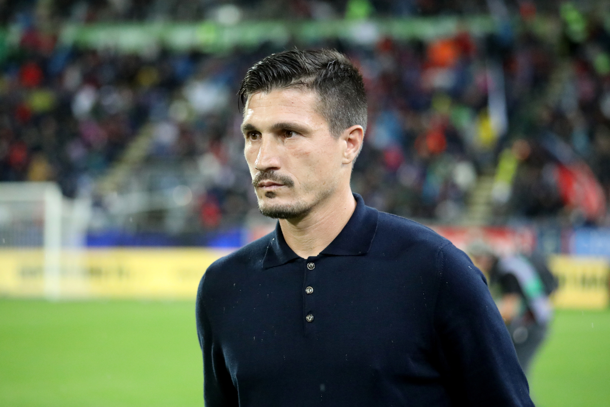 Serie A | Cagliari 1-2 Sassuolo: Big victory in relegation battle CAGLIARI, ITALY - OCTOBER 30: Fabio Pisacane coach of Cagliari looks on during the Serie A match between Cagliari Calcio and US Sassuolo Calcio at Stadio Sant'Elia on October 30, 2025 in Cagliari, Italy. (Photo by Enrico Locci/Getty Images)
