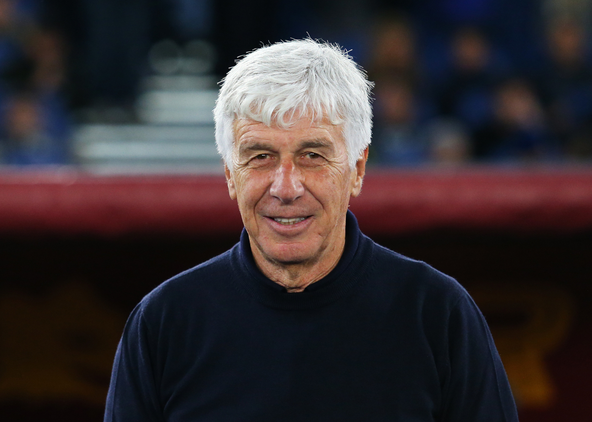 ROMA, ITALIA - 18 OKTOBER: Gian Piero Gasperini, Pelatih Kepala AS Roma, menatap jelang pertandingan Serie A antara AS Roma dan Juventus FC di Stadion Olimpico pada 18 Oktober 2025 di Roma, Italia. (Foto oleh Paolo Bruno/Getty Images)