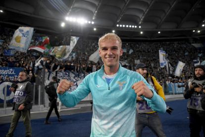 ROME, ITALY - OCTOBER 26: Gustav Isaksen of SS Lazio celebrates a victory after the Serie A match between SS Lazio and Juventus FC at Stadio Olimpico on October 26, 2025 in Rome, Italy. (Photo by Marco Rosi - SS Lazio/Getty Images)