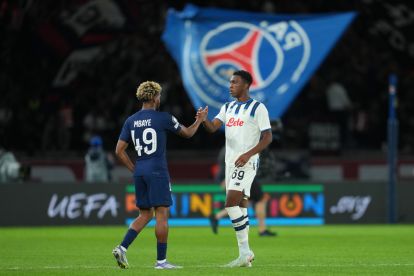 PARIS, FRANCE - SEPTEMBER 17: Honest Ahanor of Atalanta BC shakes hands with Ibrahim Mbaye of Paris Saint-Germain after the UEFA Champions League 2025/26 League Phase MD1 match between Paris Saint-Germain and Atalanta BC at Parc des Princes on September 17, 2025 in Paris, France. (Photo by Franco Arland/Getty Images)