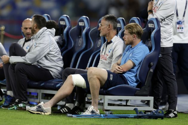 NAPLES, ITALY - OCTOBER 25: Kevin De Bruyne of SSC Napoli injured during the Serie A match between SSC Napoli and FC Internazionale at Stadio Diego Armando Maradona on October 25, 2025 in Naples, Italy. (Photo by Francesco Pecoraro/Getty Images)
