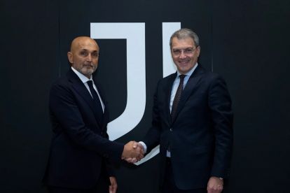 Luciano Spalletti and Damien Comolli shake hands (juventus.com)