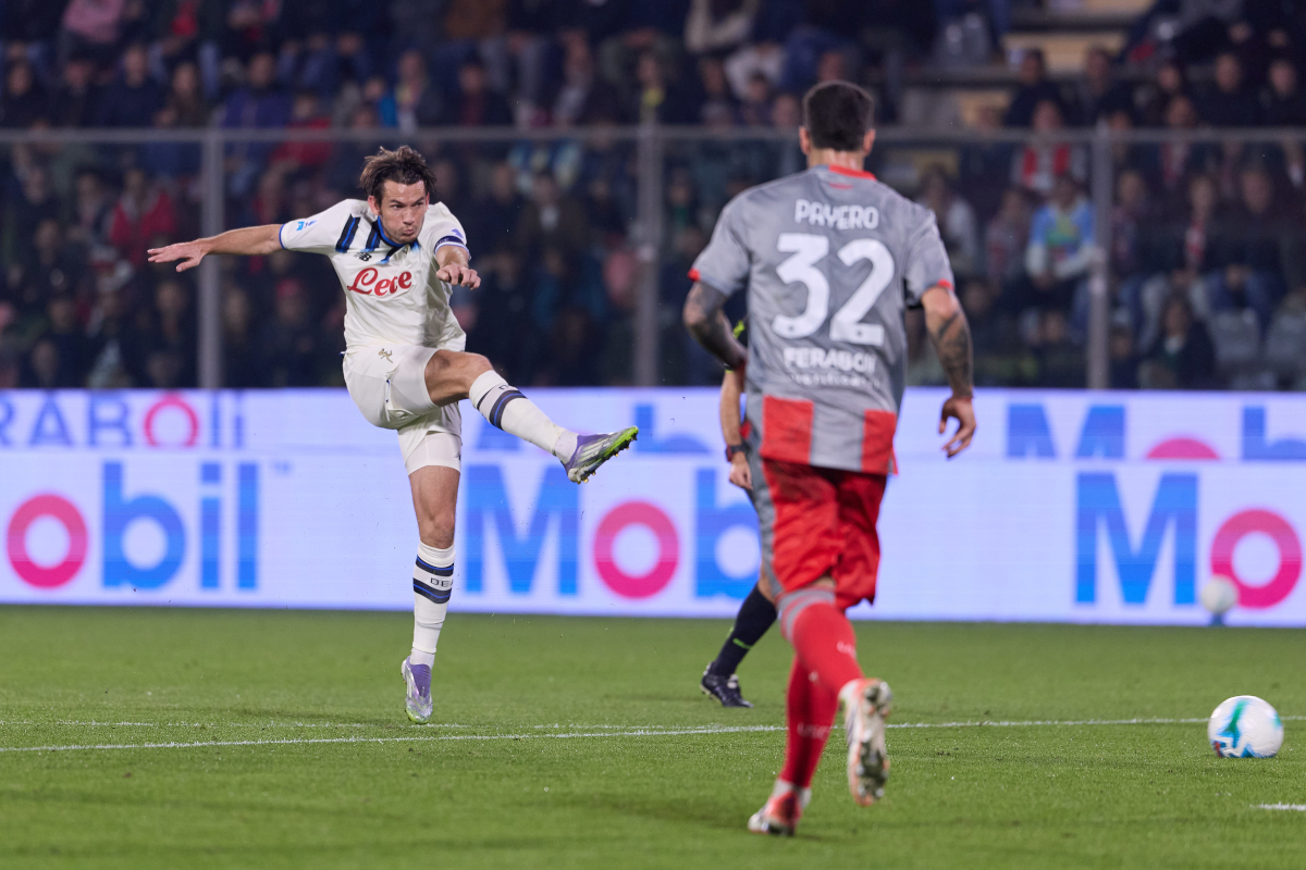 CREMONA, ITALY - OCTOBER 25: Marten de Roon of Atalanta ia during the Serie A match between US Cremonese and Atalanta BC at Stadio Giovanni Zini on October 25, 2025 in Cremona, Italy. (Photo by Emmanuele Ciancaglini/Getty Images)