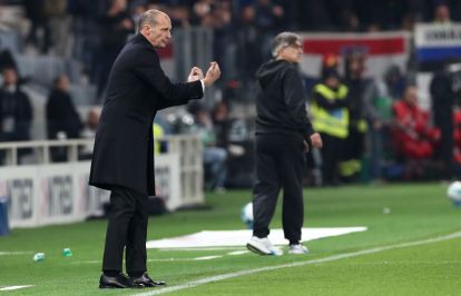 BERGAMO, ITALY - OCTOBER 28: AC Milan coach Massimiliano Allegri issues instructions to his players during the Serie A match between Atalanta BC and AC Milan at New Balance Arena on October 28, 2025 in Bergamo, Italy. (Photo by Marco Luzzani/Getty Images)