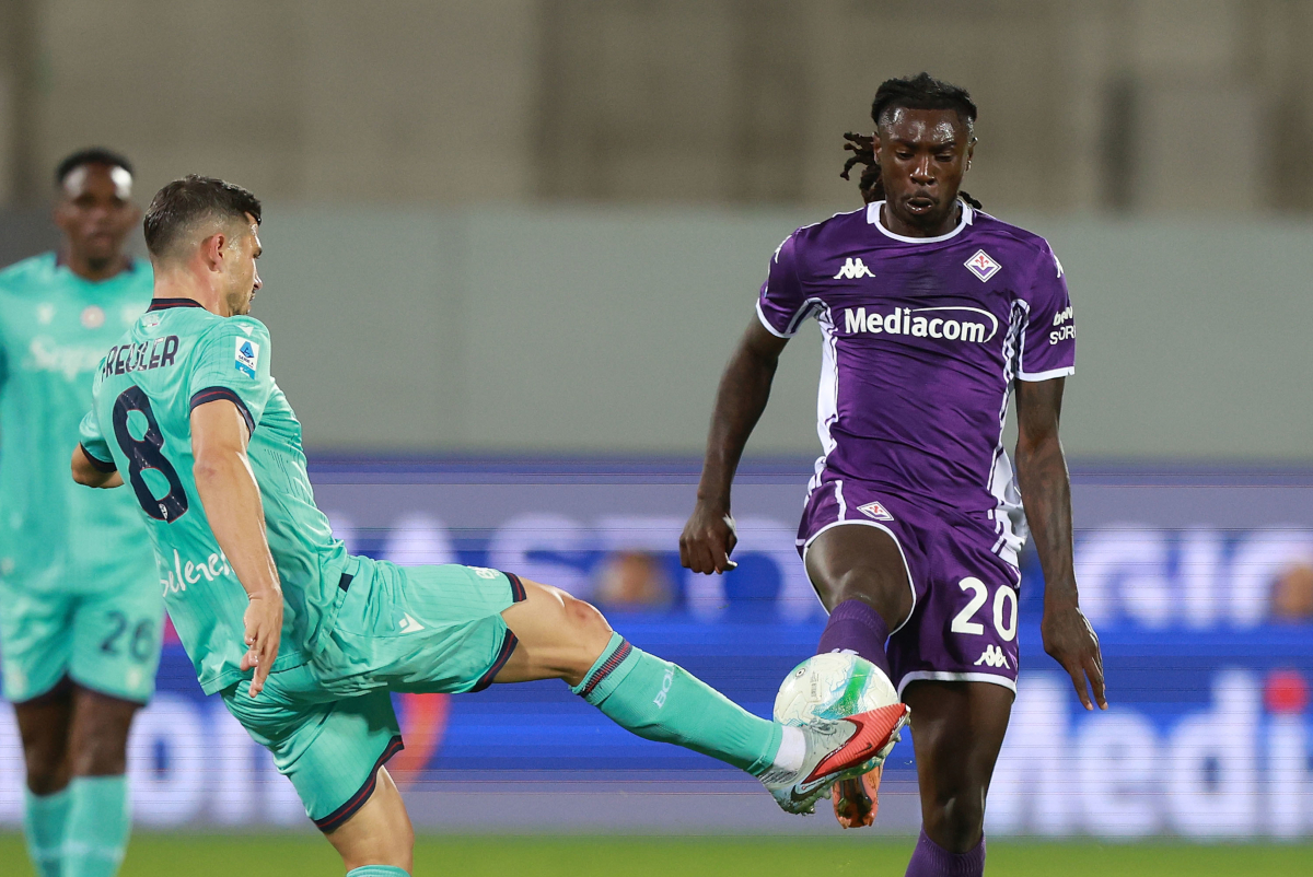 FLORENCE, ITALY - OCTOBER 26: Remo Freuler of Bologna FC 1909 in action against Moise Kean of ACF Fiorentina during the Serie A match between ACF Fiorentina and Bologna FC 1909 at Artemio Franchi on October 26, 2025 in Florence, Italy. (Photo by Gabriele Maltinti/Getty Images)