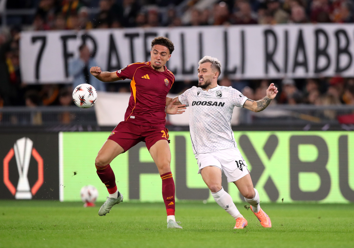 ROME, ITALY - OCTOBER 23: Neil El Aynaoui of AS Roma and Tomas Ladra of Viktoria Plzen battle for possession during the UEFA Europa League 2025/26 League Phase MD3 match between AS Roma and FC Viktoria Plzen at Stadio Olimpico on October 23, 2025 in Rome, Italy. (Photo by Paolo Bruno/Getty Images)