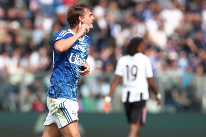 COMO, ITALY - OCTOBER 19: Nico Paz of Como 1907 celebrates after scoring their team's second goal during the Serie A match between Como 1907 and Juventus FC at Giuseppe Sinigaglia Stadium on October 19, 2025 in Como, Italy. (Photo by Marco Luzzani/Getty Images)