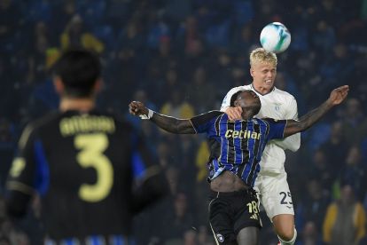 PISA, ITALY - OCTOBER 30: Oliver Provstgaard of SS Lazio compete for the ball with M'Bala Nzola of Pisa during the Serie A match between Pisa SC and SS Lazio at Arena Garibaldi on October 30, 2025 in Pisa, Italy. (Photo by Marco Rosi - SS Lazio/Getty Images)