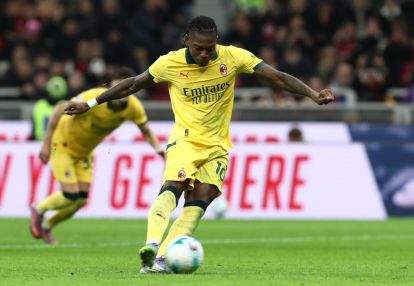 MILAN, ITALIA - 19 OKTOBER: Rafael Leao dari AC Milan mencetak gol kedua timnya melalui tendangan penalti dalam pertandingan Serie A antara AC Milan dan ACF Fiorentina di Stadion Giuseppe Meazza pada 19 Oktober 2025 di Milan, Italia. (Foto oleh Marco Luzzani/Getty Images)
