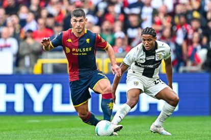 GENOA, ITALY - OCTOBER 19: Ruslan Malinovskyi of Genoa (left) and Sascha Britschgi of Parma vie for the ball during the Serie A match between Genoa CFC and Parma Calcio 1913 at Stadio Luigi Ferraris on October 19, 2025 in Genoa, Italy. (Photo by Simone Arveda/Getty Images)