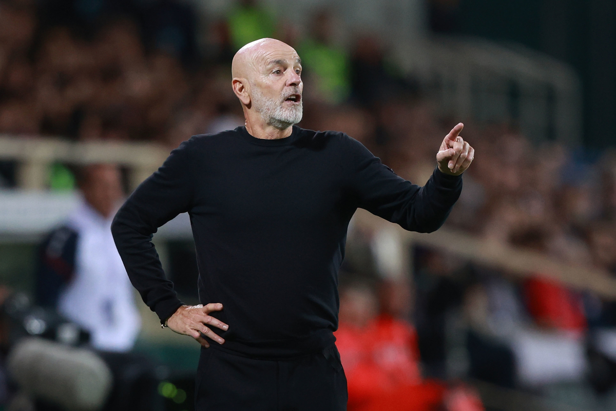 FLORENÇA, ITÁLIA - 26 DE OUTUBRO: Stefano Pioli, técnico da ACF Fiorentina reage durante a partida da Série A entre ACF Fiorentina e Bologna FC 1909 em 26 de outubro de 2025 em Florença, Itália. (Foto de Gabriel Maltindi/Getty Images)