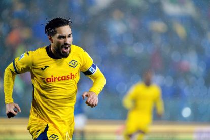 COMO, ITALY - OCTOBER 29: Suat Serdar of Hellas Verona celebrates his first goal during the Serie A match between Como 1907 and Hellas Verona FC at Giuseppe Sinigaglia Stadium on October 29, 2025 in Como, Italy. (Photo by Pier Marco Tacca/Getty Images)