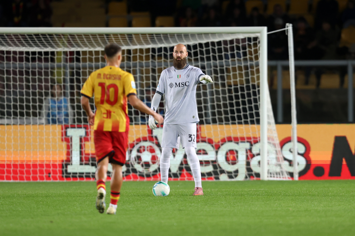 LECCE, ITALY - OCTOBER 28: Vanja Milinkovic-Savic of SSC Napoli gestures during the Serie A match between US Lecce and SSC Napoli at Stadio Via del Mare on October 28, 2025 in Lecce, Italy. (Photo by Maurizio Lagana/Getty Images)