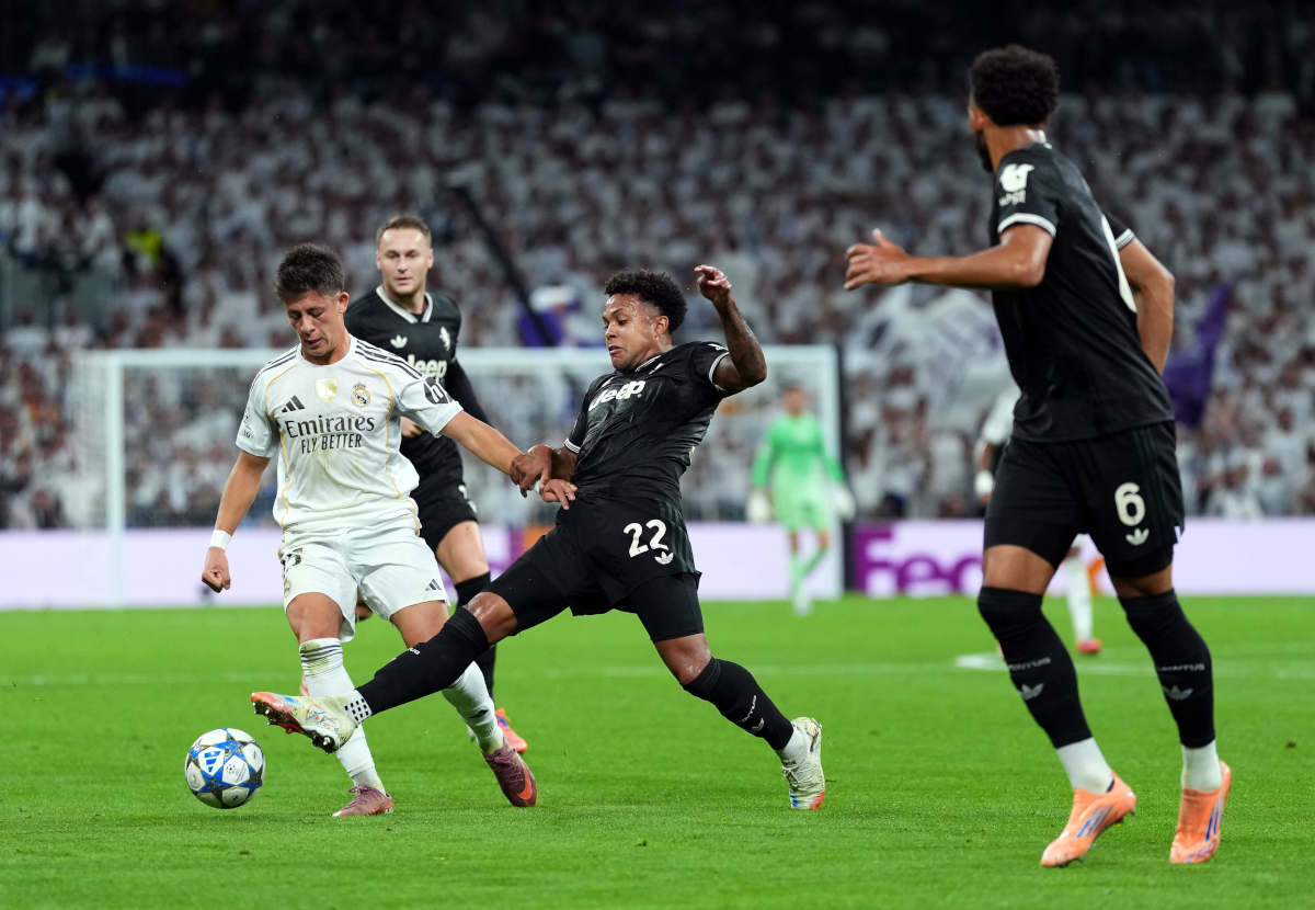 MADRID, SPAIN - OCTOBER 22: Arda Gueler of Real Madrid battles for possession with Weston McKennie of Juventus during the UEFA Champions League 2025/26 League Phase MD3 match between Real Madrid C.F. and Juventus at Estadio Santiago Bernabeu on October 22, 2025 in Madrid, Spain. (Photo by Angel Martinez/Getty Images)