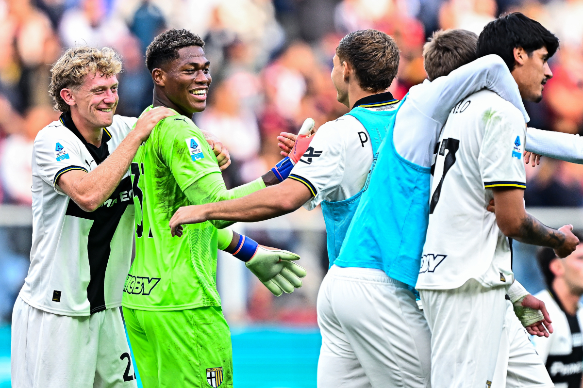 GENOA, ITALY - OCTOBER 19: Zion Suzuki of Parma (2nd from L) celebrates with his teammates after the Serie A match between Genoa CFC and Parma Calcio 1913 at Stadio Luigi Ferraris on October 19, 2025 in Genoa, Italy. (Photo by Simone Arveda/Getty Images)
