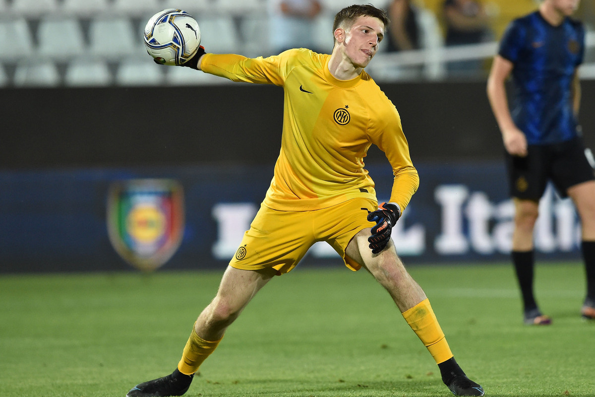 ASCOLI PICENO, ITALY - JUNE 19:  Alessandro Calligaris of FC Internazionale in action during the Serie A-B U17 Semifinals match between AS Roma and FC Internazionale at Stadio Cino e Lillo Del Duca on June 19, 2022 in Ascoli Piceno, Italy.  (Photo by Giuseppe Bellini/Getty Images)