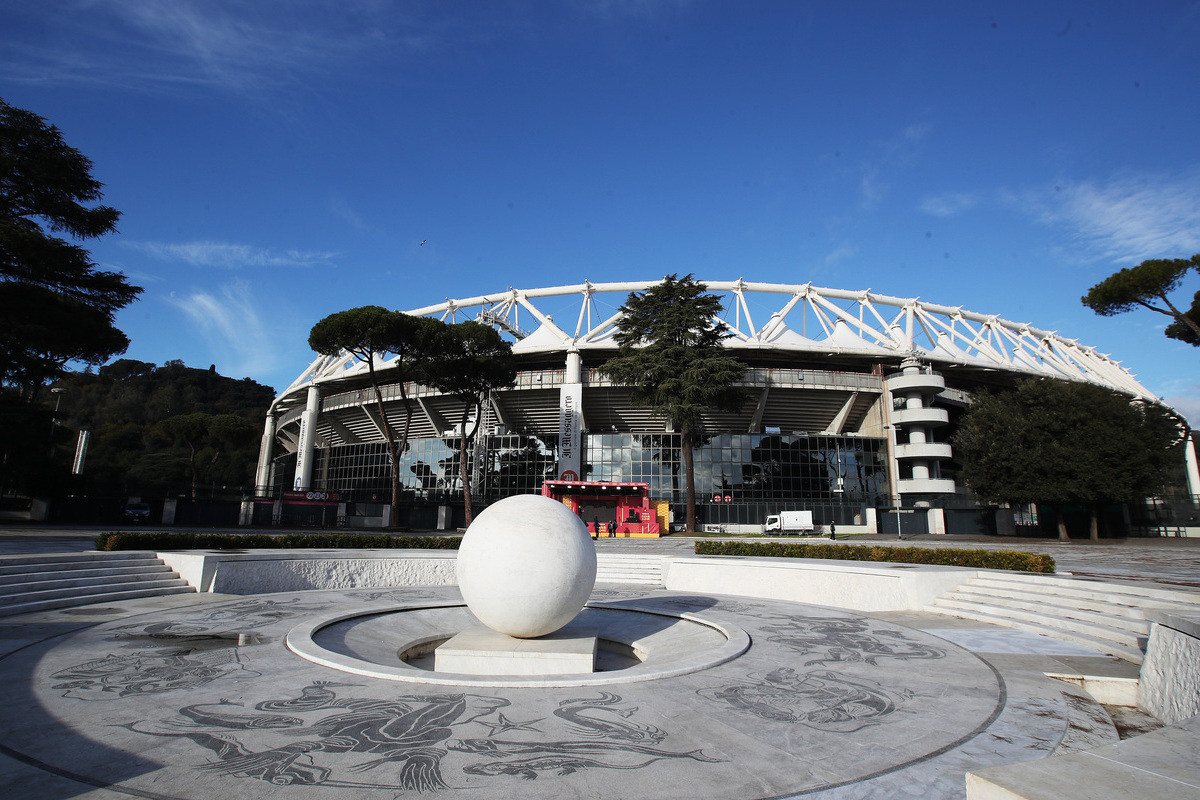 ROME, ITALIA - 22 DESEMBER: Pemandangan umum di luar stadion menjelang pertandingan Serie A antara AS Roma dan Parma di Stadio Olimpico pada 22 Desember 2024 di Roma, Italia. (Foto oleh Paolo Bruno/Getty Images)