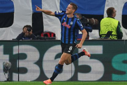 BERGAMO, ITALY - SEPTEMBER 30: Mario Pasalic of Atalanta celebrates scoring the winning goal during the UEFA Champions League 2025/26 League Phase MD2 match between Atalanta BC and Club Brugge KV at Stadio di Bergamo on September 30, 2025 in Bergamo, Italy. (Photo by Timothy Rogers/Getty Images)