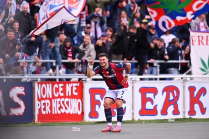 BOLOGNA, ITALY - OCTOBER 05: Riccardo Orsolini of Bologna FC 1909 celebrates scoring his team's third goal during the Serie A match between Bologna FC 1909 and Pisa SC at Renato Dall'Ara Stadium on October 05, 2025 in Bologna, Italy. (Photo by Alessandro Sabattini/Getty Images)