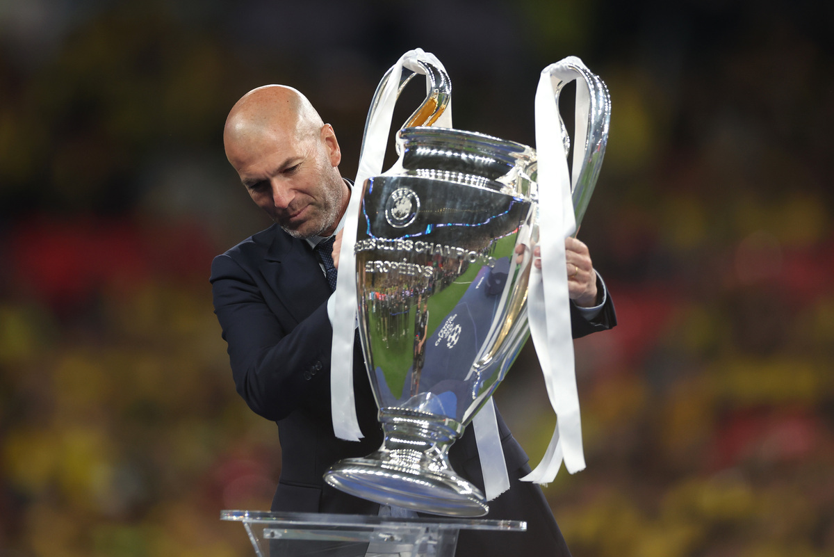 LONDON, ENGLAND - JUNE 01: Zinedine Zidane places the Champions League Trophy onto the plinth after the UEFA Champions League 2023/24 Final match between Borussia Dortmund and Real Madrid CF at Wembley Stadium on June 01, 2024 in London, England. (Photo by Lars Baron/Getty Images)