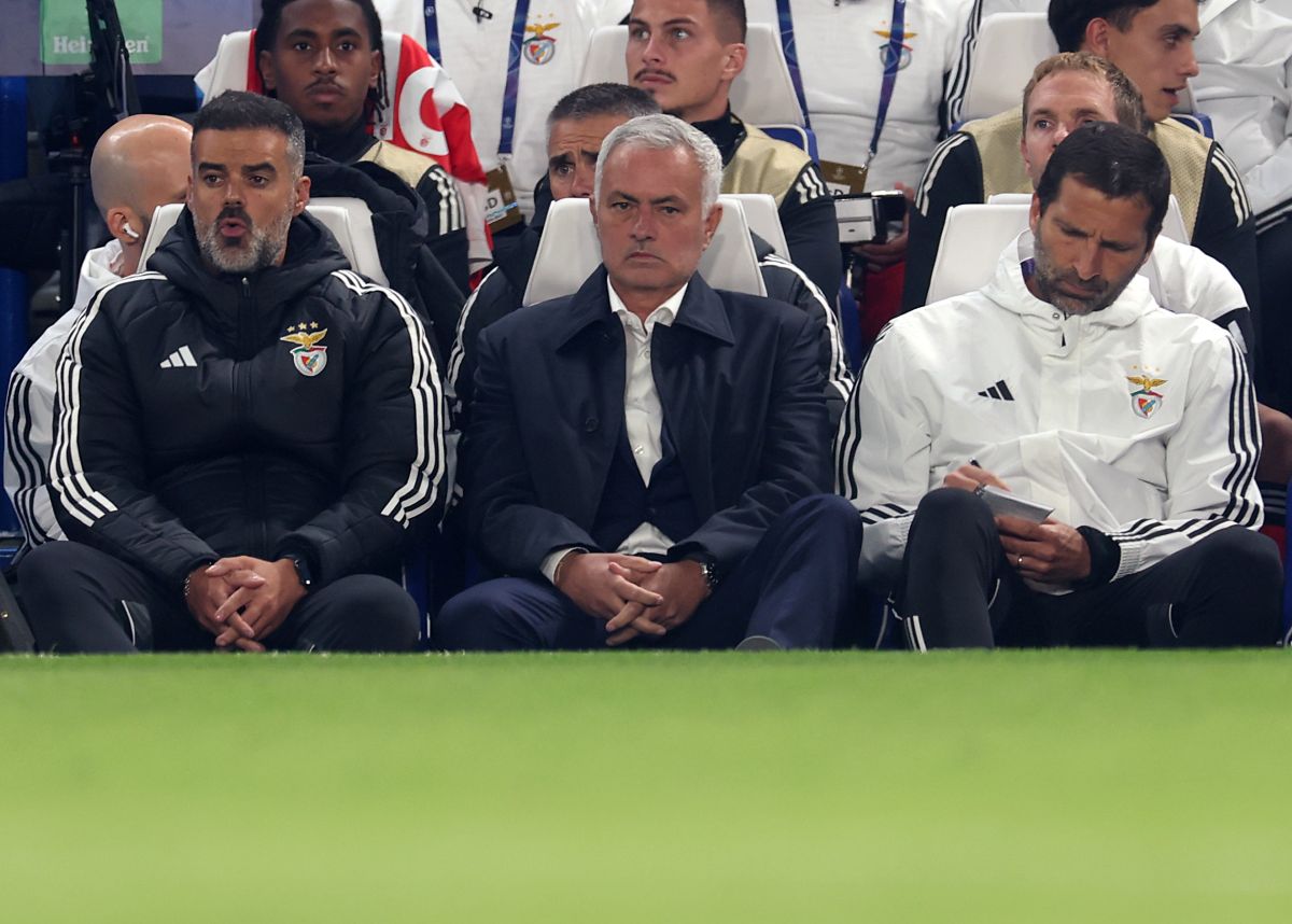 LONDON, ENGLAND - SEPTEMBER 30: José Mourinho, Head Coach of Benfica during the UEFA Champions League 2025/26 League Phase MD2 match between Chelsea FC and SL Benfica at Stamford Bridge on September 30, 2025 in London, England. (Photo by Julian Finney/Getty Images)
