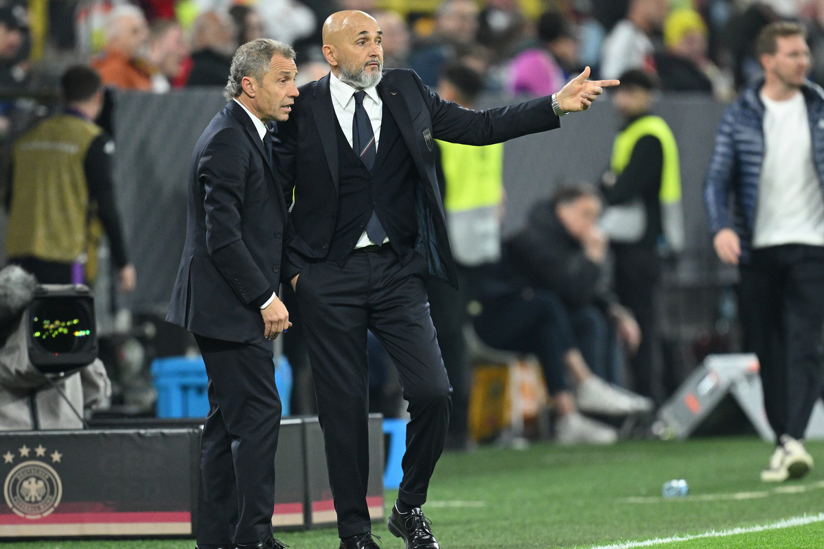 DORTMUND, GERMANY - MARCH 23: Luciano Spalletti, head coach of Italy and Salvatore Russo Technical Assistant of Italy during the UEFA Nations League Quarterfinal Leg Two match between Germany and Italy at Football Stadium Dortmund on March 23, 2025 in Dortmund, Germany.  (Photo by Stuart Franklin/Getty Images)