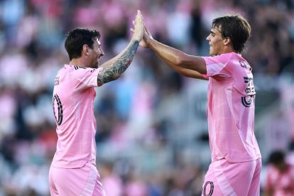 FORT LAUDERDALE, FLORIDA - MAY 31: Lionel Messi #10 of Inter Miami CF celebrates with teammate Benjamin Cremaschi #30 after scoring the team's second goal during the MLS match between Inter Miami CF and Columbus Crew at Chase Stadium on May 31, 2025 in Fort Lauderdale, Florida. (Photo by Carmen Mandato/Getty Images)