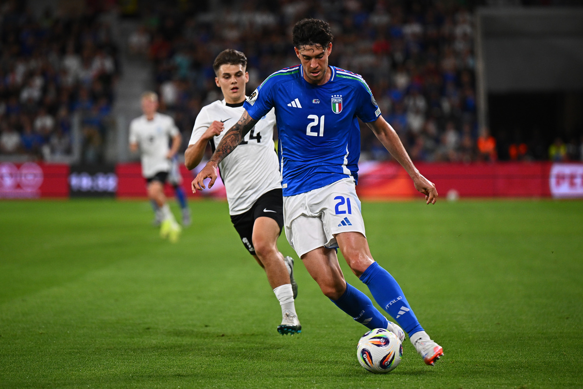BERGAME, ITALIE - 05 SEPTEMBRE : Alessandro Bastoni, d'Italie, en action lors du match de qualification pour la Coupe du Monde de la FIFA 2026 entre l'Italie et l'Estonie au Stadio di Bergamo le 05 septembre 2025 à Bergame, Italie. (Photo de Mattia Ozbot/Getty Images)