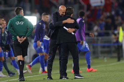 BOLOGNA, ITALY - JUNE 4: Daniele Baldini (L) of FIGC and Manager Vincenzo Montella of Turkiye during the international Friendly match between Italy and Turkiye at Renato Dall'Ara Stadium on June 4, 2024 in Bologna, Italy. (Photo by Gabriele Maltinti/Getty Images)
