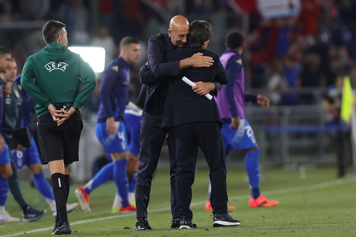 BOLOGNA, ITALY - JUNE 4: Daniele Baldini (L) of FIGC and Manager Vincenzo Montella of Turkiye during the international Friendly match between Italy and Turkiye at Renato Dall'Ara Stadium on June 4, 2024 in Bologna, Italy. (Photo by Gabriele Maltinti/Getty Images)
