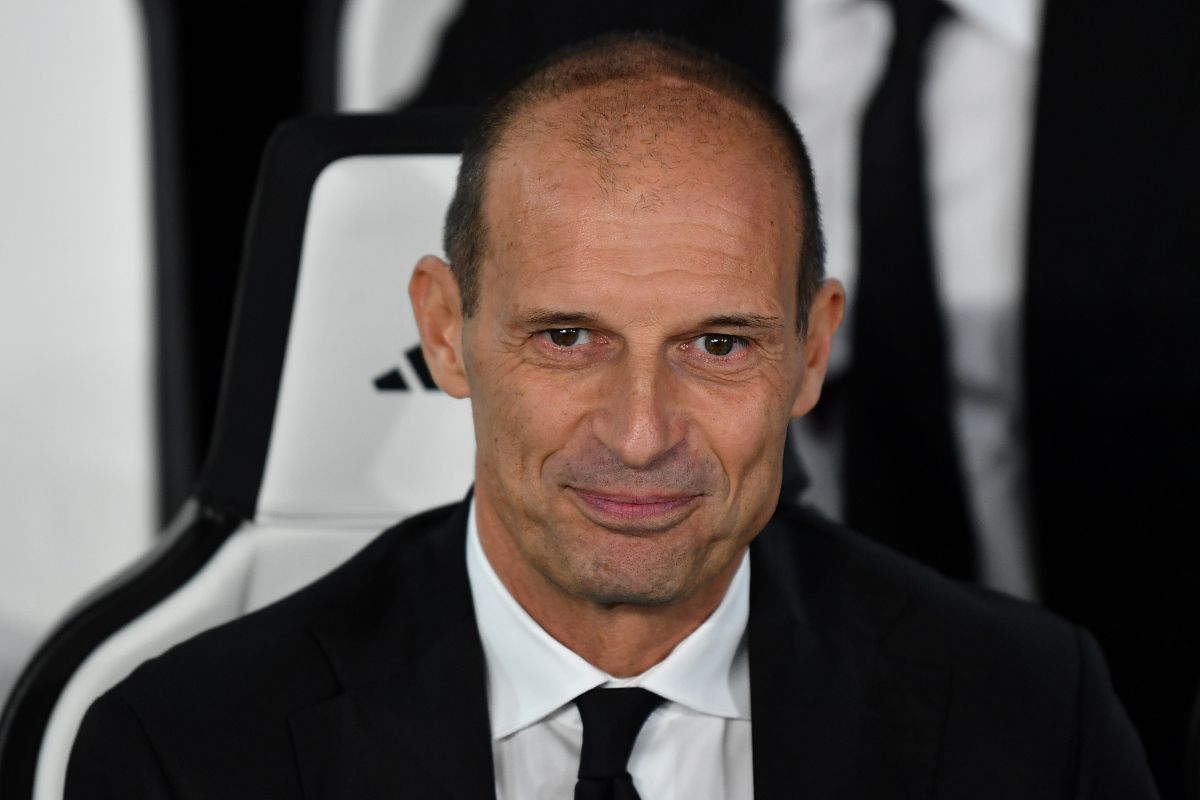 Turín, Italia - 05 de octubre: El entrenador en jefe de AC Milan, Massimiliano Allegri, observa durante el partido de la Serie A entre el Juventus FC y el AC Milan en el Estadio Allianz el 5 de octubre de 2025 en Turín, Italia. (Foto de Valerio Pennicino/Getty Images)