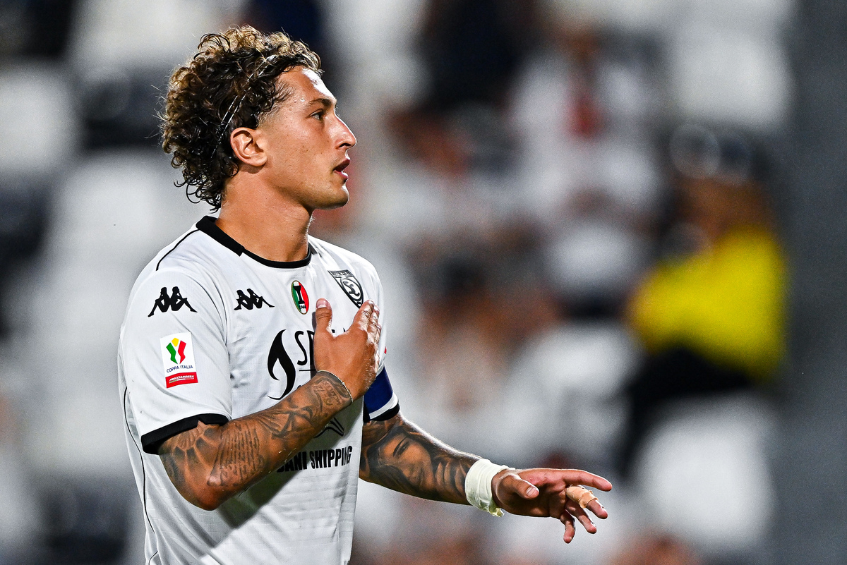 La Spizia, Itália-1º de agosto: Spacer Salvatore Esposito Spaceaia Callio e UC Sampodoria estão no Stadio Alberto Pico em 8 de agosto de 2021, em Le Spgizia, no Stadio Alberto Pico do ITL, após um tiro. (Foto de Simone Arde/Getty Fig.)