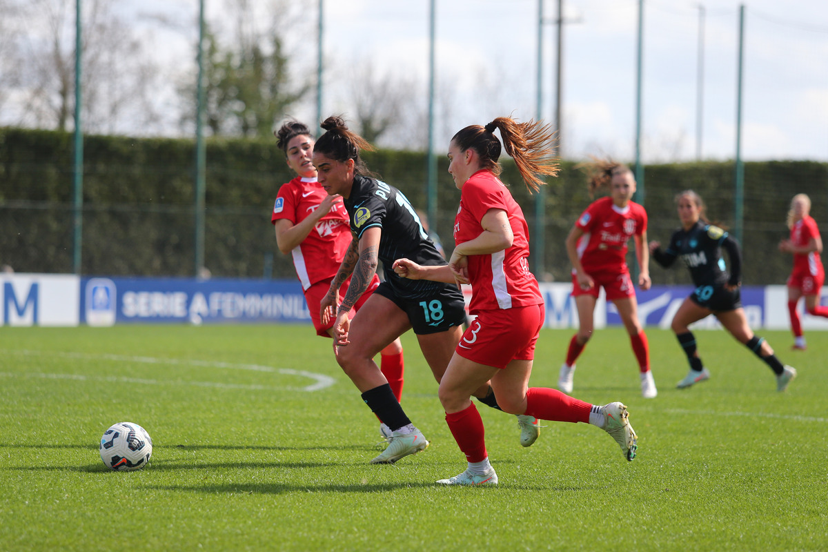 Roma, Itália -1 de março de março: Martina Pimon, feminina da SS Lazio, na ação feminina na série feminina da Série A -Of -Group B entre SS Lazio e Como em Roma, Itália em Roma, Itália. (Foto Paolo Bruno/Getty Image)