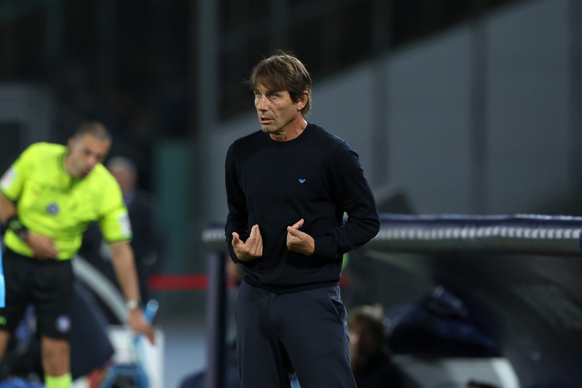 Conte: ‘Napoli didn’t come here to play the victim, we’re here to play the game’ NAPLES, ITALY - OCTOBER 05: Antonio Conte SSC Napoli head coach during the Serie A match between SSC Napoli and Genoa CFC at Stadio Diego Armando Maradona on October 05, 2025 in Naples, Italy. (Photo by Francesco Pecoraro/Getty Images)