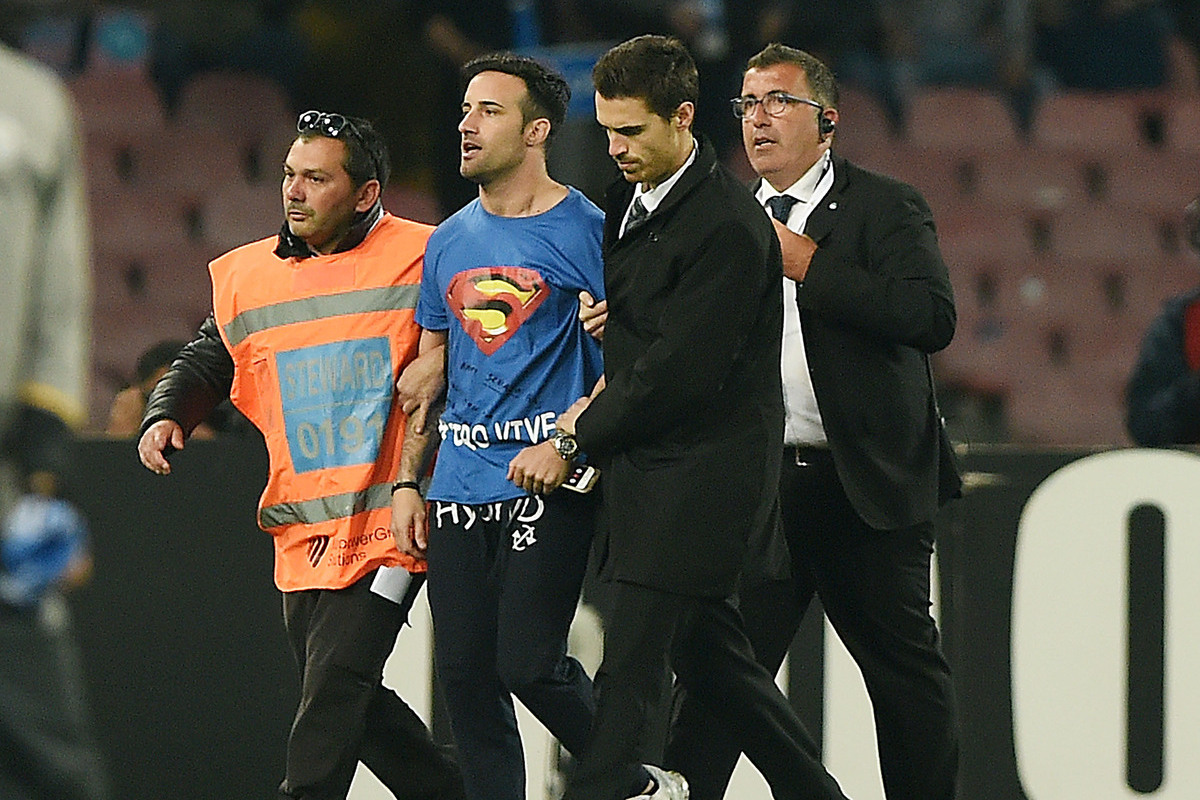 Notorious pitch invader strikes again during Norway 5-0 Israel with message for Gaza