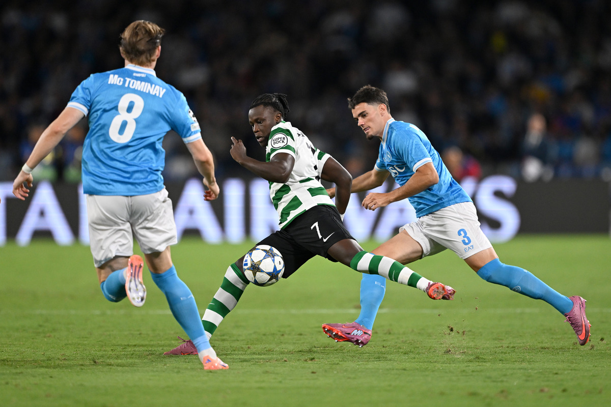  Geovany Quenda of Sporting Clube de Portugal battles for possession with Miguel Gutierrez of SSC Napoli during the UEFA Champions League 2025/26 League Phase MD2 match between SSC Napoli and Sporting Clube de Portugal at Stadio Diego Armando Maradona on October 01, 2025 in Naples, Italy. (Photo by Francesco Pecoraro/Getty Images)