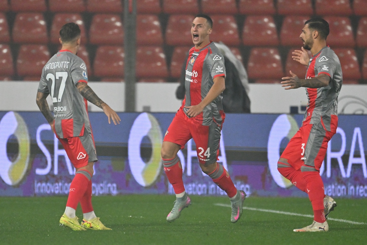 CREMONA, ITALY - OCTOBER 20: Filippo Terracciano of US Cremonese celebrates after scoring the 1-0 goal during the Serie A match between US Cremonese and Udinese Calcio at Stadio Giovanni Zini on October 20, 2025 in Cremona, Italy. (Photo by Marco M. Mantovani/Getty Images)