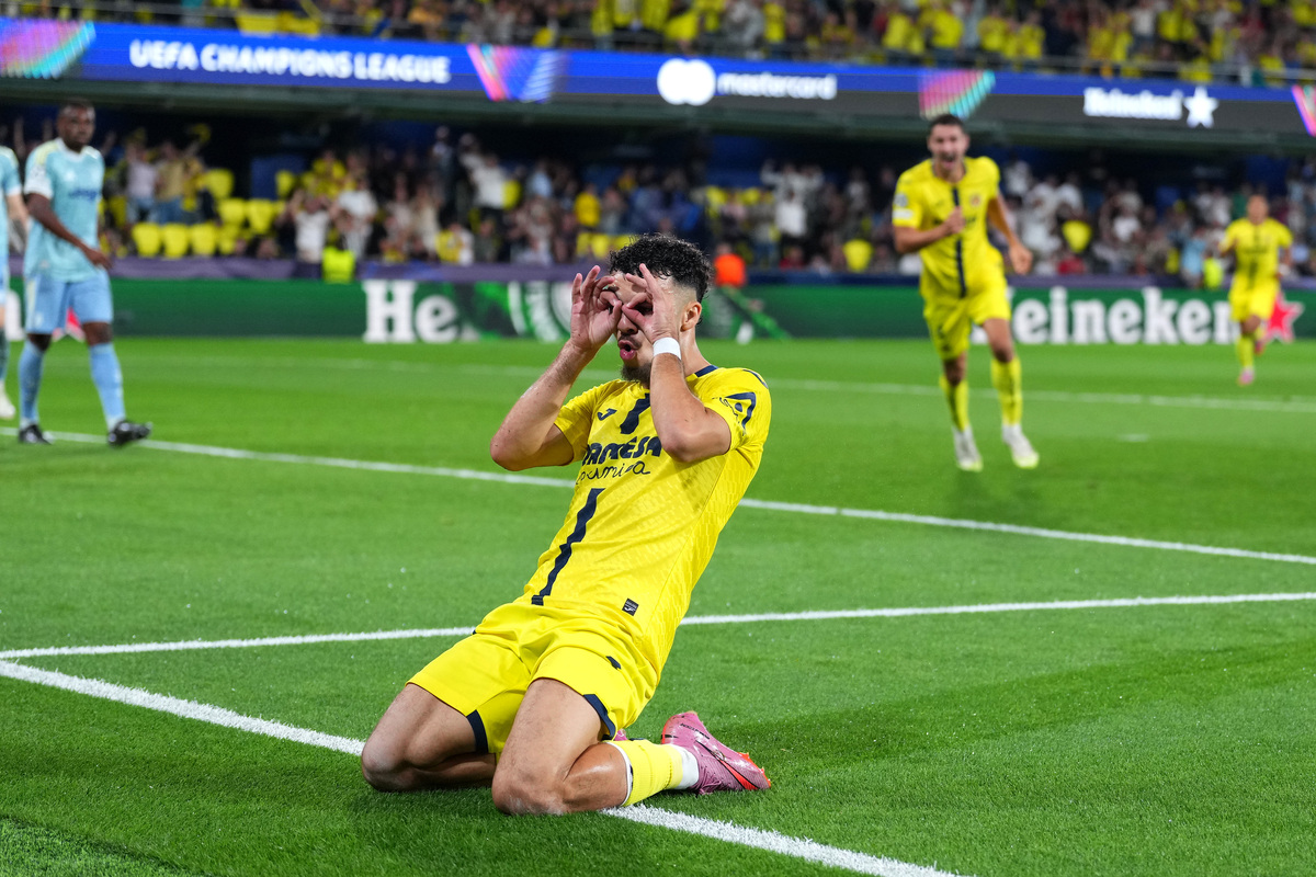 Villarreal, España - 01 de octubre: Georges Mikautadze de Villarreal CF celebra anotar el primer gol de su equipo durante la UEFA Champions League 2025/26 de la liga MD2 MD2 entre Villarreal CF y Juventus en Estadio de La Ceramica el 01 de octubre de 2025 en Villareal, España. (Foto de Aitor Alcalde/Getty Images)