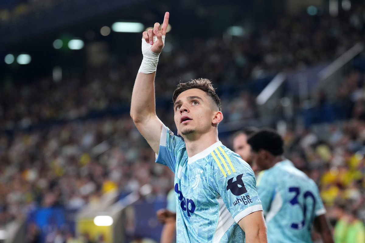 Villarreal, España - 01 de octubre: Francisco Concicao de la Juventus celebra anotar el segundo gol de su equipo durante la UEFA Champions League 2025/26 Fase de la liga MD2 entre Villarreal CF y Juventus en Estadio de la Ceramica el 01 de octubre de 01 de octubre en Villarreal, España. (Foto de Aitor Alcalde/Getty Images)