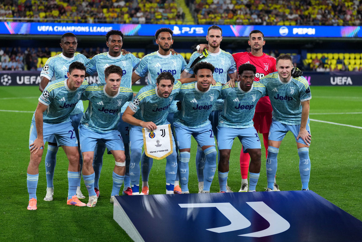 Villarreal, España - 01 de octubre: Jugadores de la Juventus Pose para una fotografía del equipo antes del partido de la Fase MD2 de la Liga 2025/26 de la UEFA en la Liga de Campeones de la UEFA el 01 de octubre de 2025 en Villarreal, España. (Foto de Aitor Alcalde/Getty Images)