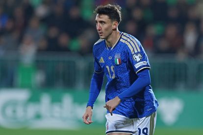 Andrea Cambiaso plays for Italy against Moldova in a 2026 World Cup qualifier (@azzurri)