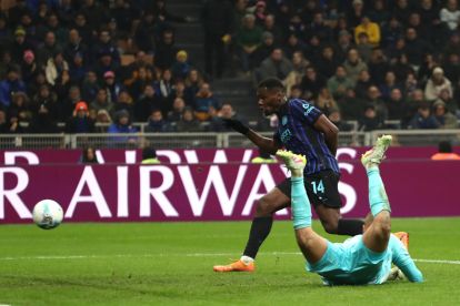 MILAN, ITALY - NOVEMBER 09: Ange-Yoan Bonny of Internazionale scores his team's second goal during the Serie A match between FC Internazionale and SS Lazio at Giuseppe Meazza Stadium on November 09, 2025 in Milan, Italy. (Photo by Marco Luzzani/Getty Images)