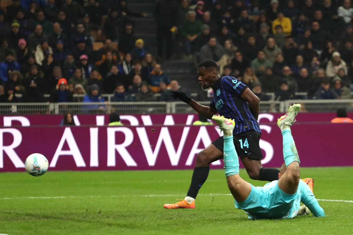 MILÁNO, TALIANSKO - 9. NOVEMBRA: Ange-Yoan Bonny z Internazionale strelil druhý gól svojho tímu počas zápasu Serie A medzi FC Internazionale a SS Lazio na štadióne Giuseppe Meazzu 9. novembra 2025 v talianskom Miláne. (Foto: Marco Luzzani/Getty Images)