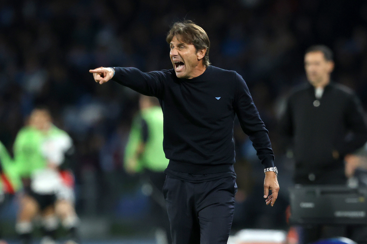 NEAPOL, TALIANSKO - 4. NOVEMBRA: Antonio Conte, hlavný tréner SSC Neapol počas fázy MD4 zápasu Ligy majstrov UEFA 2025/26 medzi SSC Neapol a Eintracht Frankfurt na štadióne Diega Armanda Maradonu 4. novembra 2025 v talianskom Neapole. (Foto: Francesco Pecoraro/Getty Images)