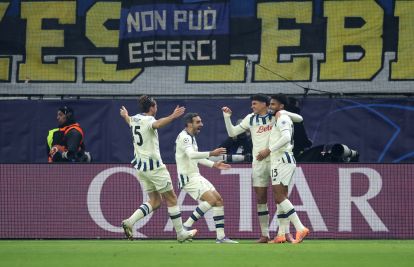 FRANKFURT AM MAIN, GERMANY - NOVEMBER 26: Ederson of Atalanta BC celebrates scoring his team's second goal with teammates during the UEFA Champions League 2025/26 League Phase MD5 match between Eintracht Frankfurt and Atalanta BC at Frankfurt Stadion on November 26, 2025 in Frankfurt am Main, Germany. (Photo by Alex Grimm/Getty Images)