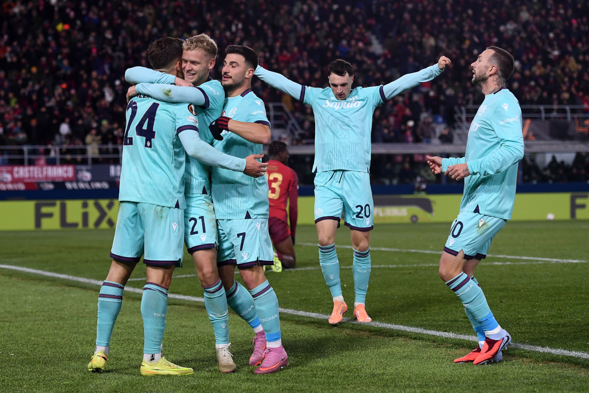 BOLOGNA, ITALY - NOVEMBER 27: Thijs Dallinga of Bologna FC celebrates after scoring his team second goal during the UEFA Europa League 2025/26 League Phase MD5 match between Bologna FC 1909 and FC Salzburg at Stadio Renato Dall'Ara on November 27, 2025 in Bologna, Italy. (Photo by Alessandro Sabattini/Getty Images)