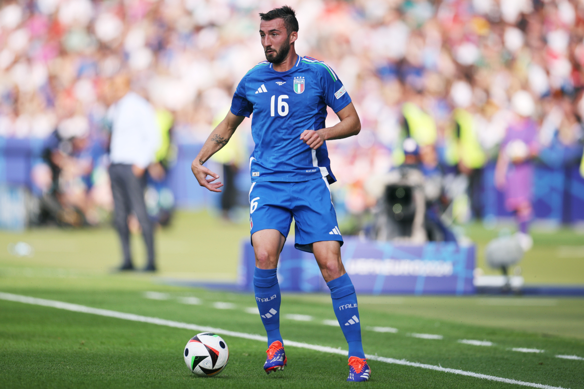 BERLIN, GERMANY - JUNE 29: Bryan Cristante of Italy controls the ball during the UEFA EURO 2024 round of 16 match between Switzerland and Italy at Olympiastadion on June 29, 2024 in Berlin, Germany. (Photo by Alex Grimm/Getty Images)