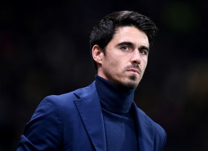 PARMA, ITALY - NOVEMBER 08: Carlos Cuesta, Head Coach of Parma, looks on prior to the Serie A match between Parma Calcio 1913 and AC Milan at Stadio Ennio Tardini on November 08, 2025 in Parma, Italy. (Photo by Alessandro Sabattini/Getty Images)