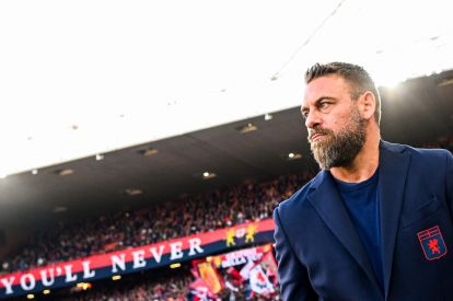 GENOA, ITALY - NOVEMBER 29: Daniele De Rossi, head coach of Genoa, looks on prior to kick-off in the Serie A match between Genoa CFC and Hellas Verona FC at Luigi Ferraris Stadium on November 29, 2025 in Genoa, Italy. (Photo by Simone Arveda/Getty Images)